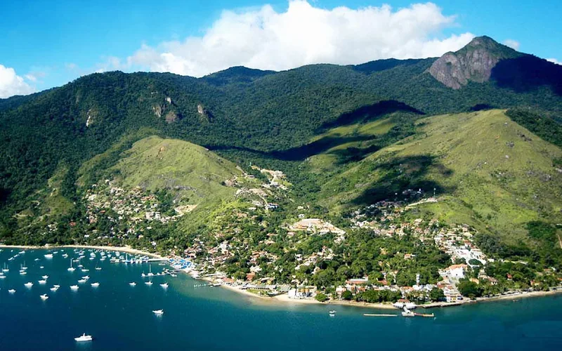 Vista aérea de Ilhabela, litoral norte de São Paulo