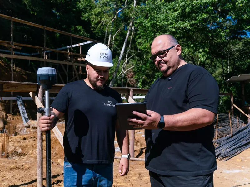 Equipamento de topografia em campo